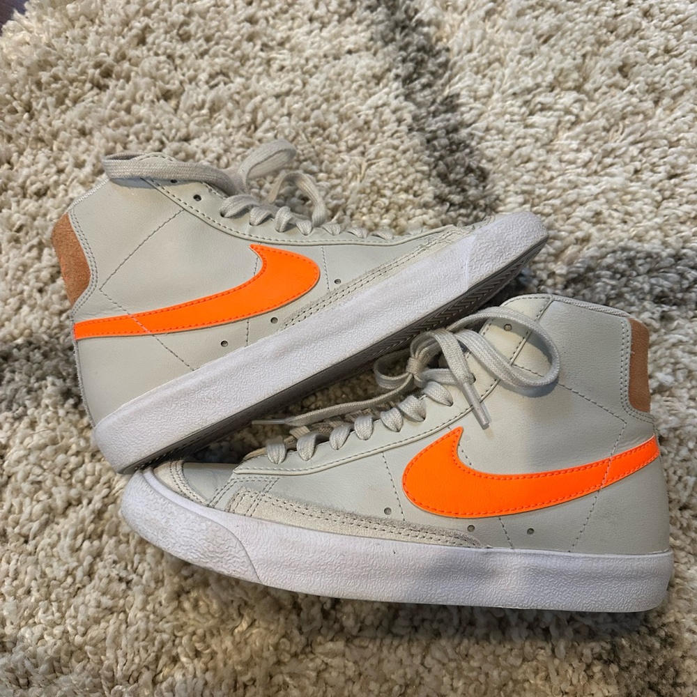 Nike Blazer Mid 77 Light Bone Orange size 6.5